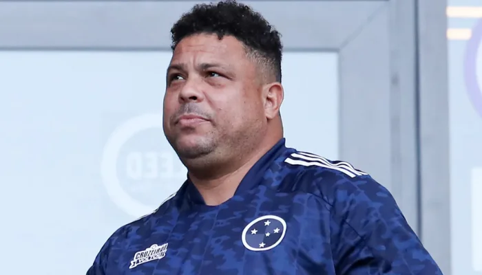 Clássico Histórico Ronaldo Celebra Vitória em Jogo do Cruzeiro