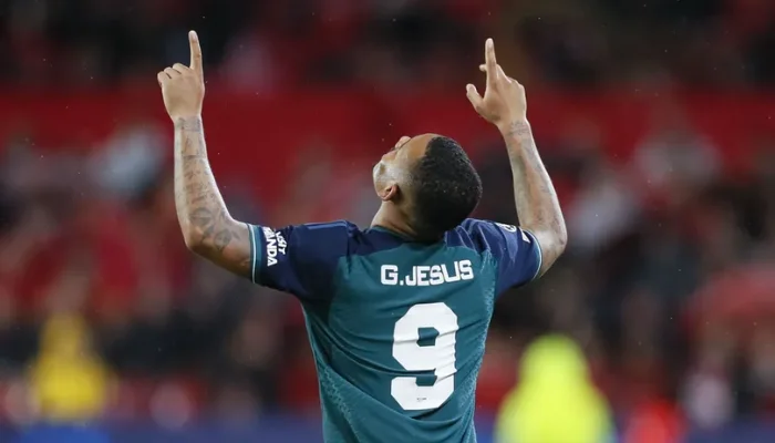 Gabriel Jesus desfalcará o Arsenal devido a uma lesão muscular