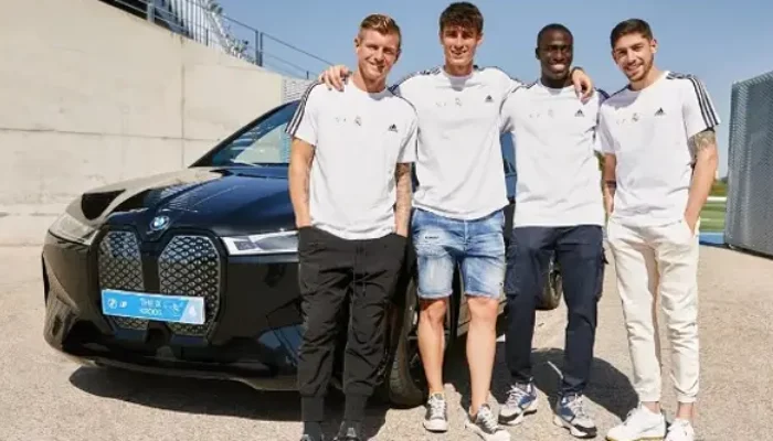 Jogadores do Real Madrid Recebem Carros de Luxo da BMW 