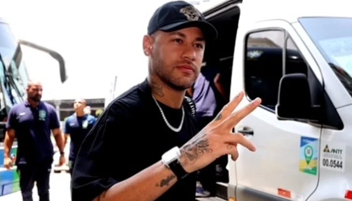 Neymar Jr. se apresenta à Seleção Brasileira e faz homenagem